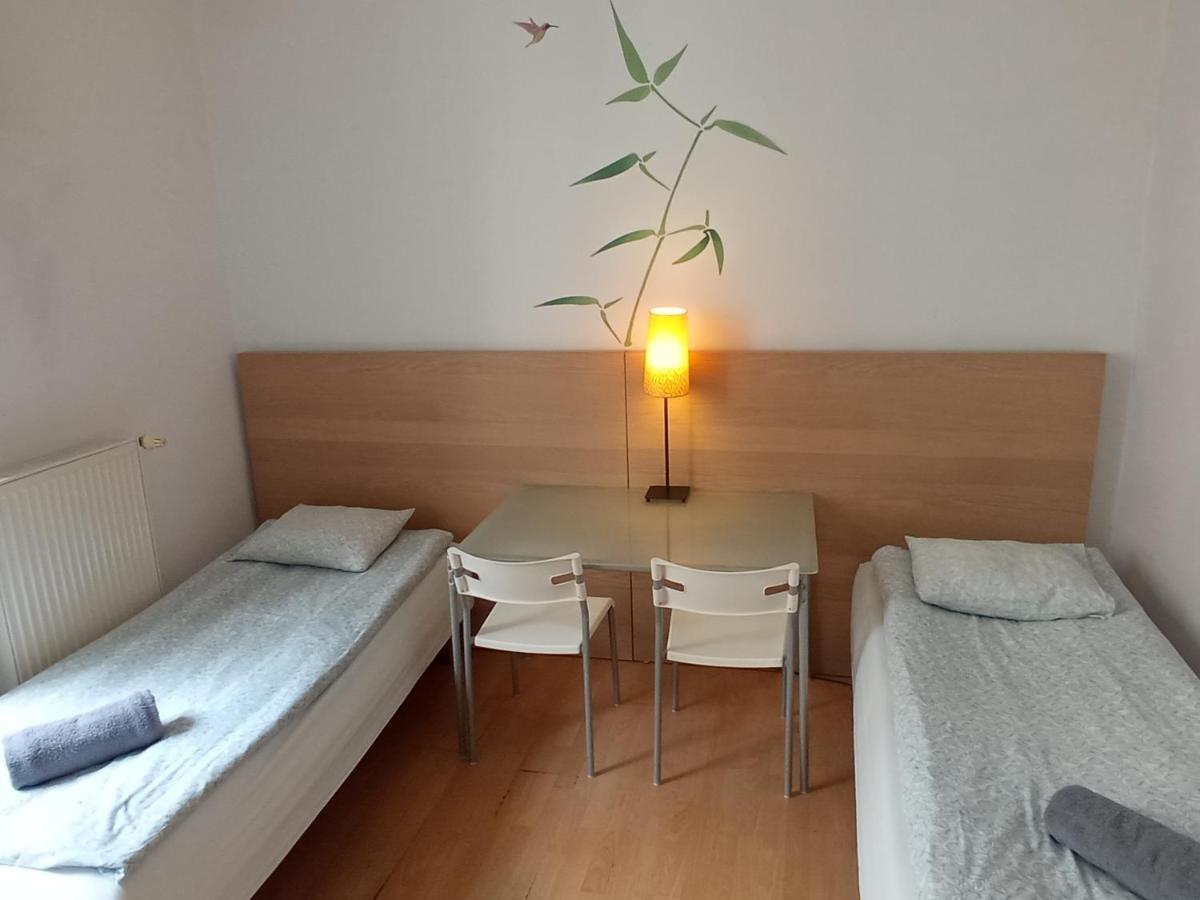 Station Hostal Varsovia